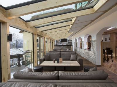 Wintergarten mit Bar und Lounge