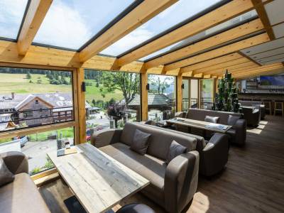 Wintergarten mit Bar und Lounge