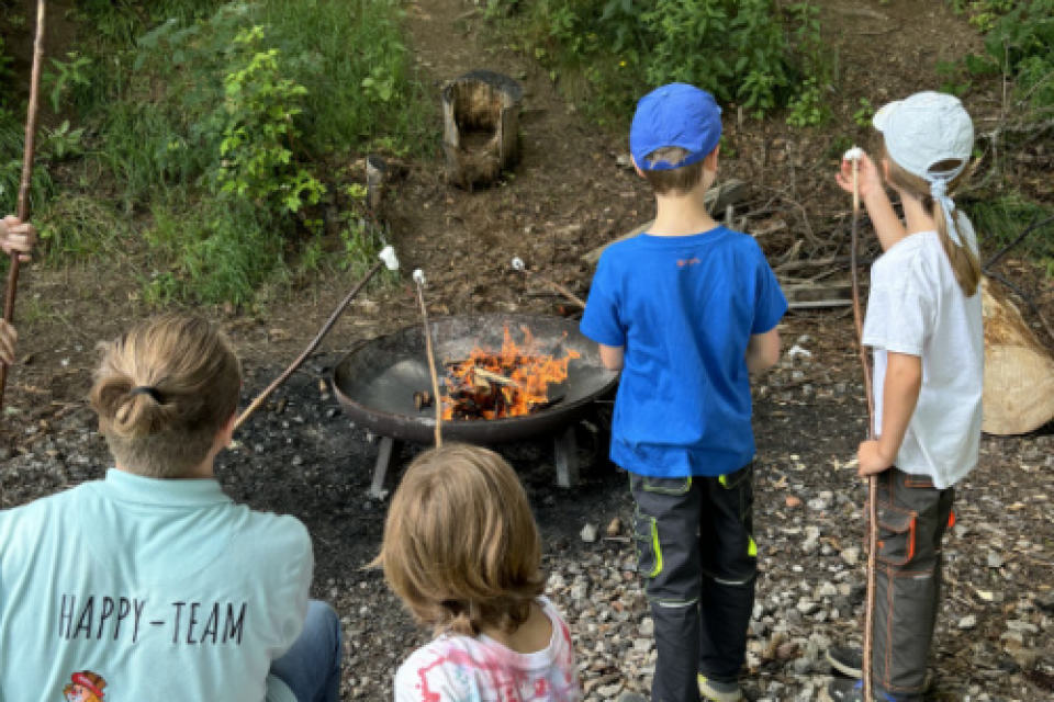 Waldkinder*Garten : Ab 4 Jahren: Waldluft, Matsch & Entdeckerfreude - Engel Todtnauberg Webseite