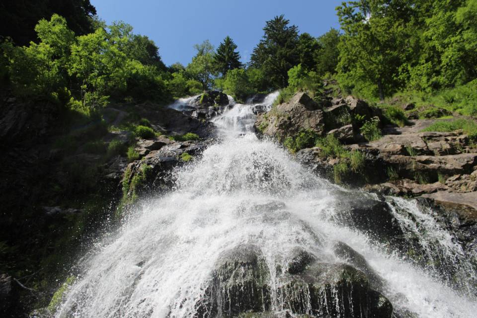 Der Todtnauer Wasserfall: Naturgewalt zum Anfassen - Engel Todtnauberg Webseite