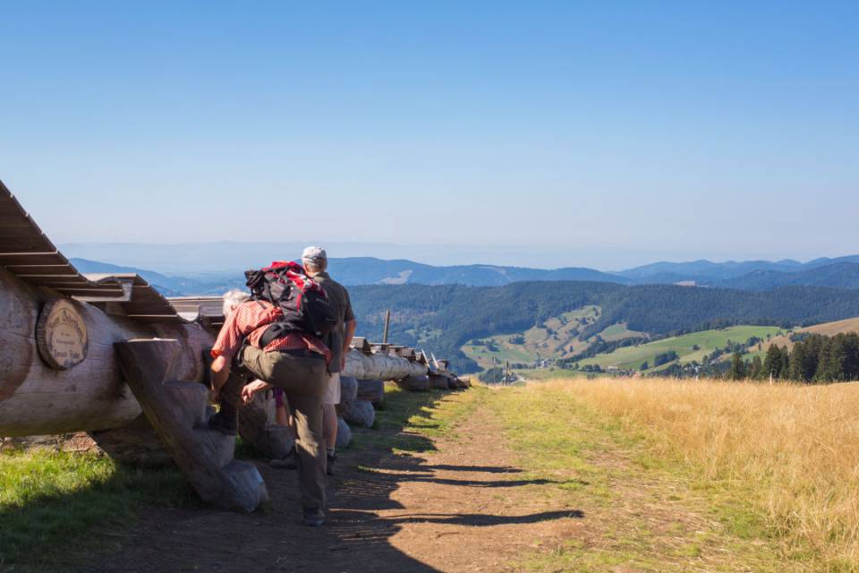 The world’s longest wooden lounger: A panoramic break – naturally lying down - Engel Todtnauberg Webseite
