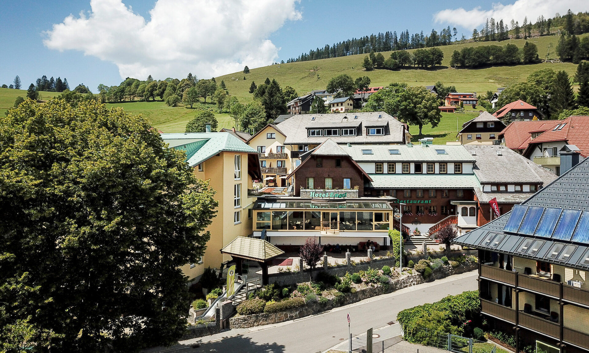 Hotel Engel im Sommer